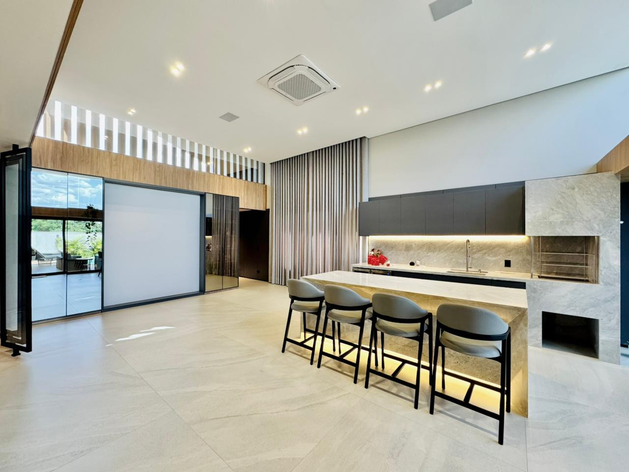 CONDOMÍNIO SUN LAKE