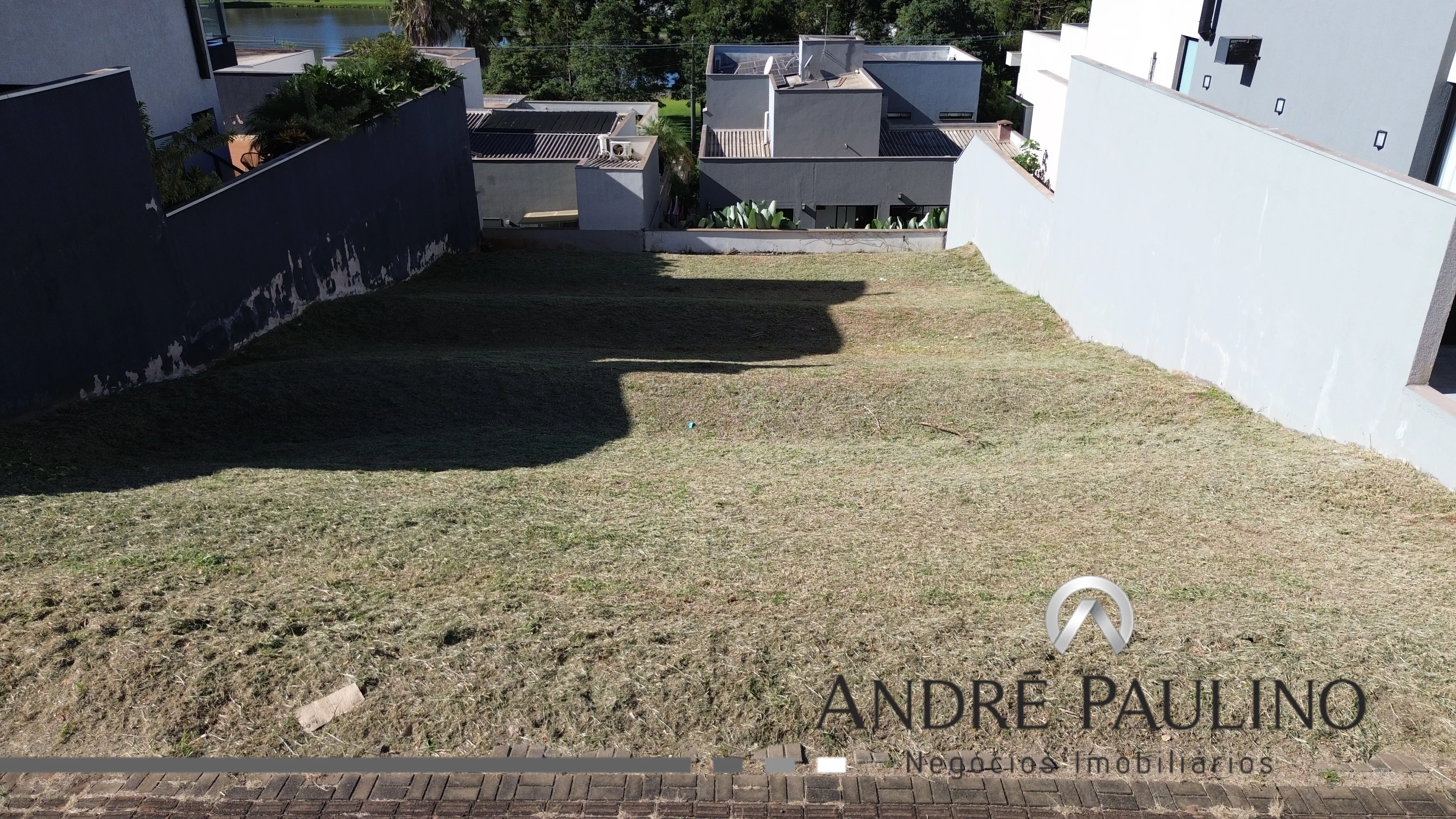 CONDOMÍNIO SUN LAKE