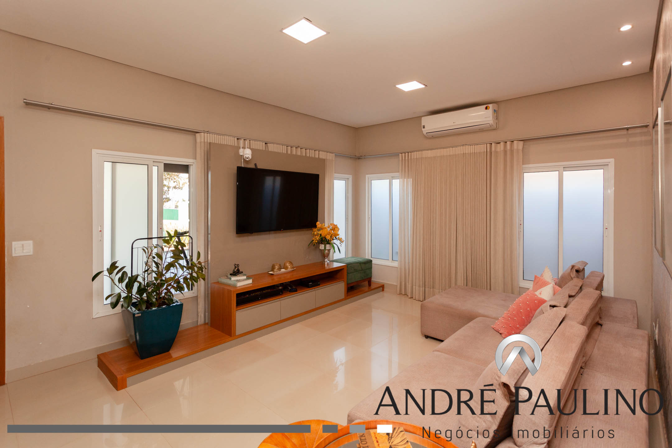 CONDOMÍNIO SUN LAKE