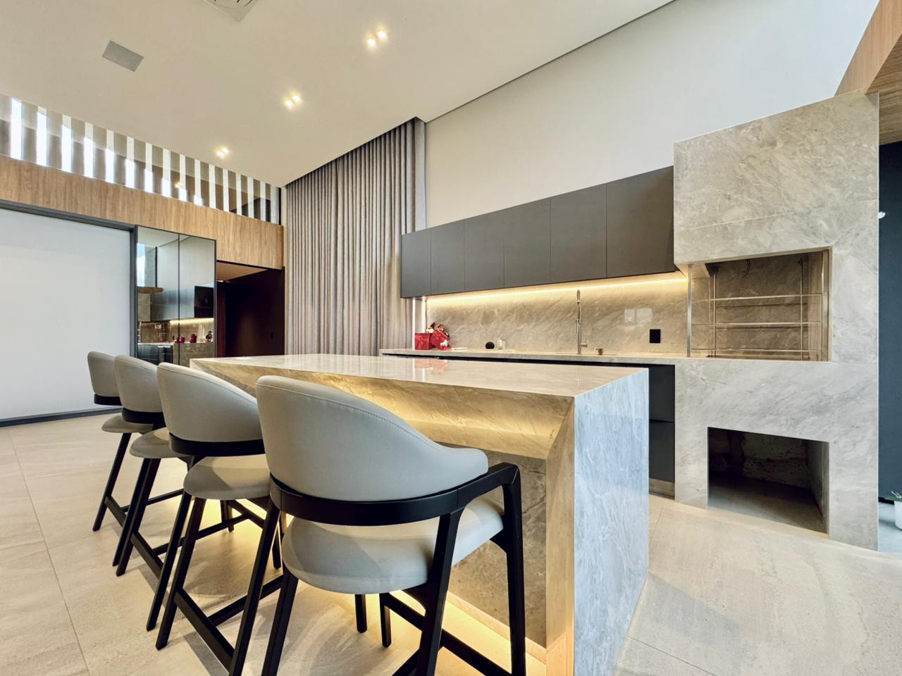 CONDOMÍNIO SUN LAKE