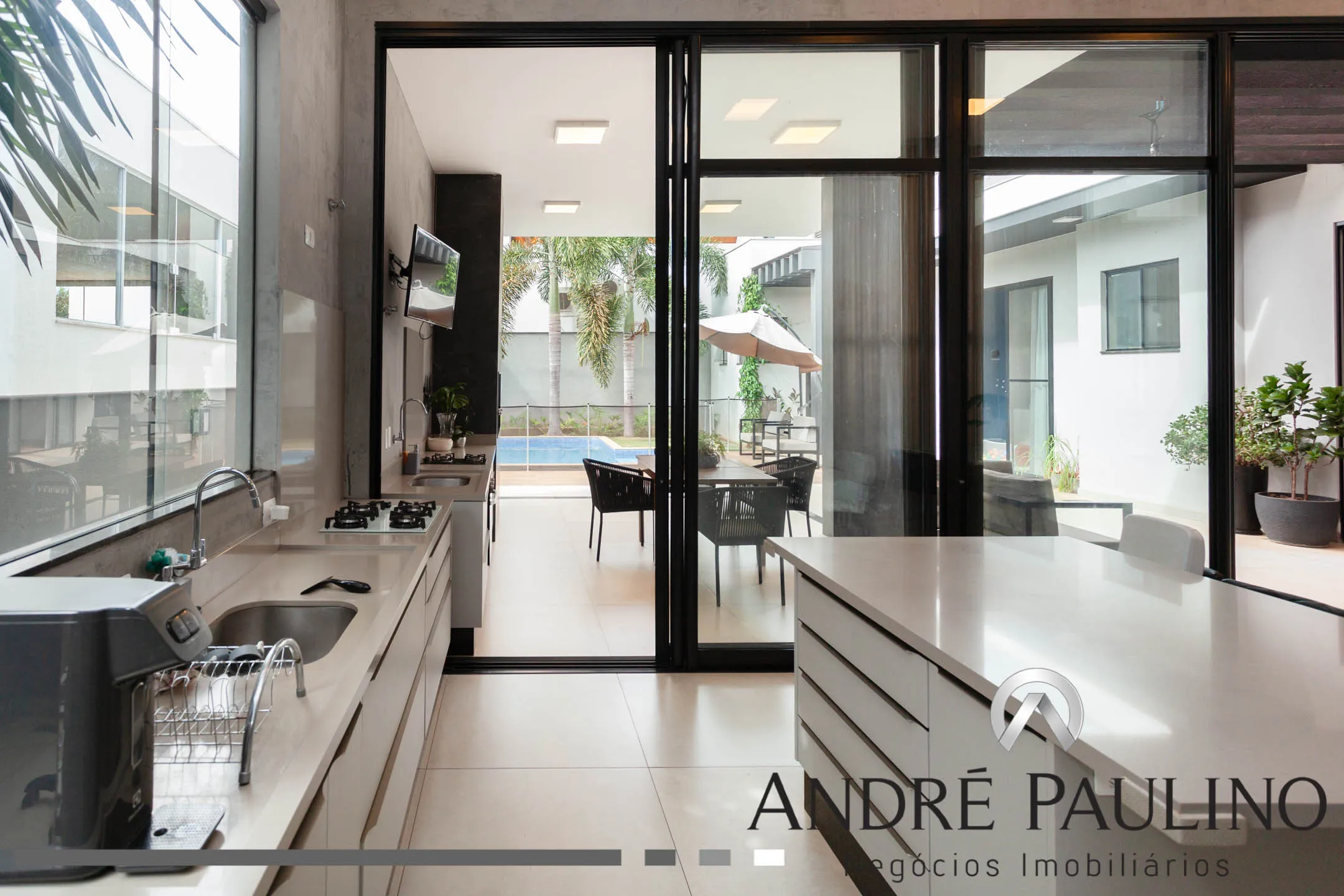 CONDOMÍNIO SUN LAKE