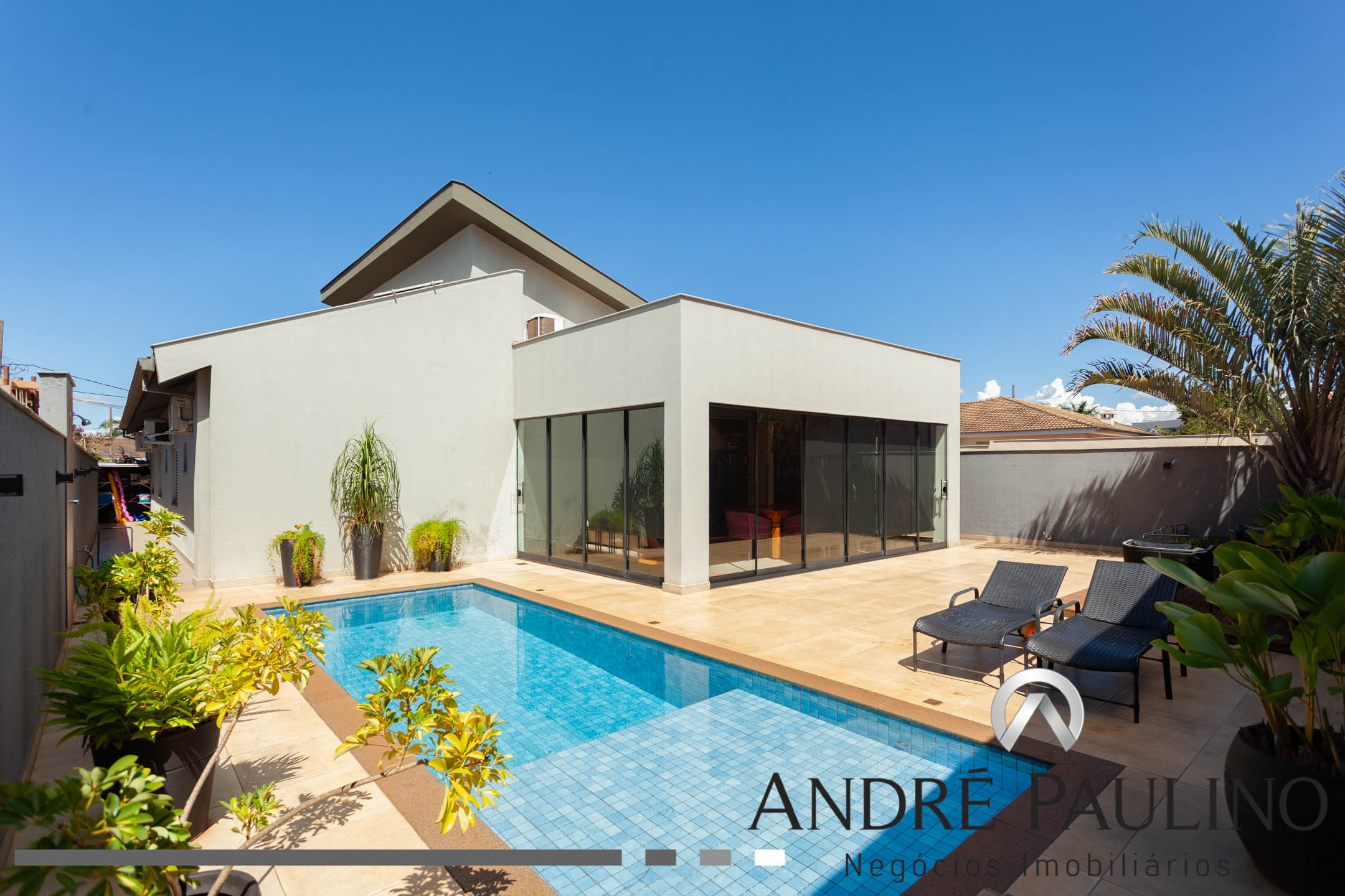 CONDOMÍNIO SUN LAKE