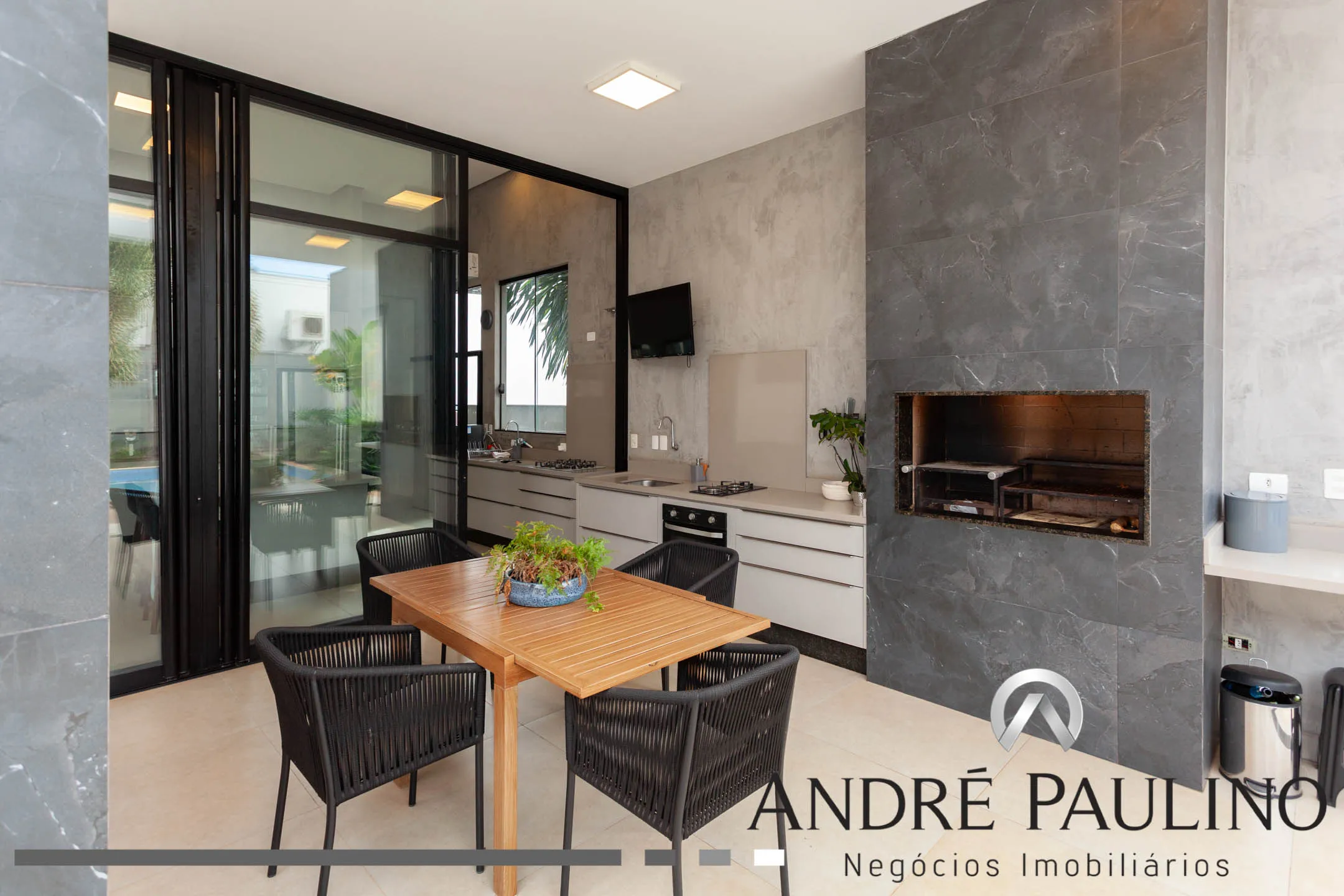 CONDOMÍNIO SUN LAKE