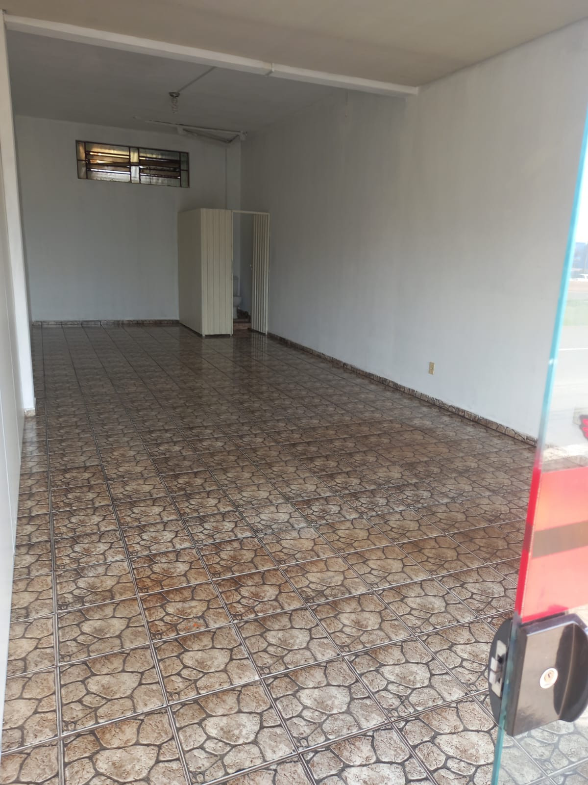 ALUGA-SE  Sala  Comercial - Jd. Novo Bandeirantes