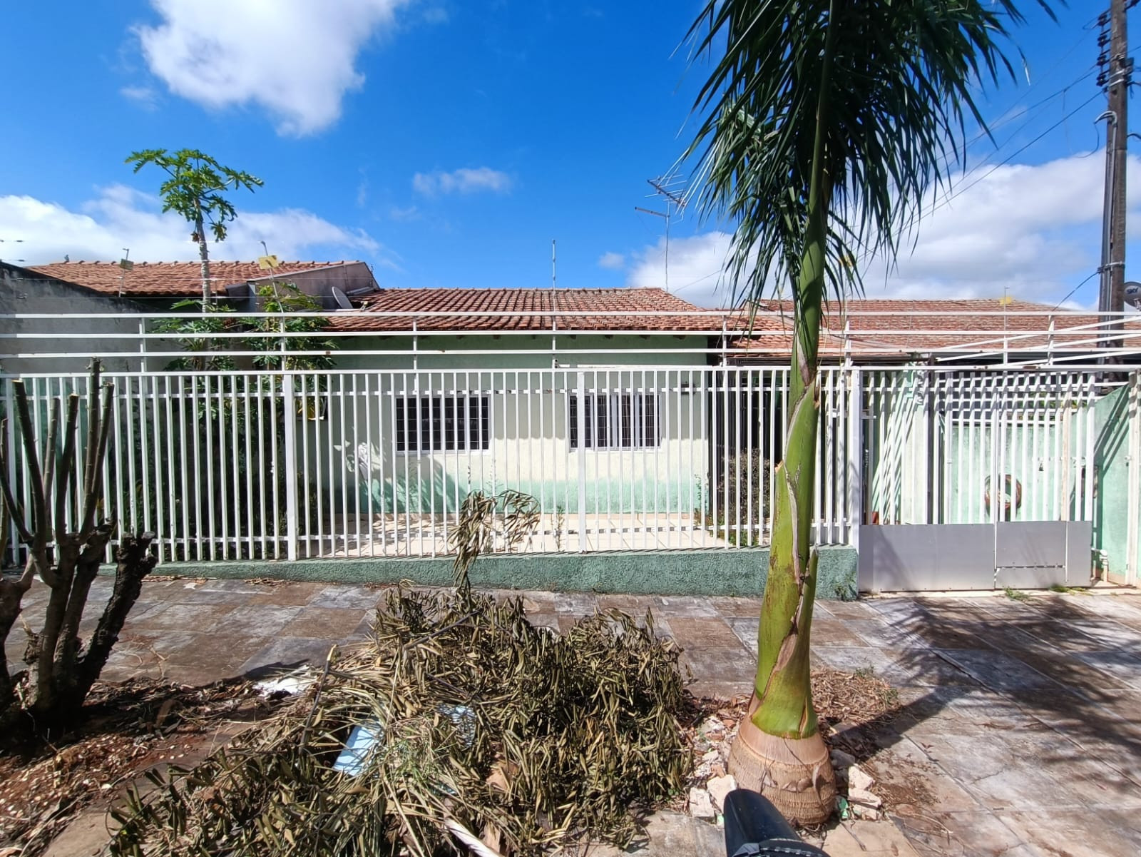 ALUGA-SE Casa padrão no Centro - Cambé