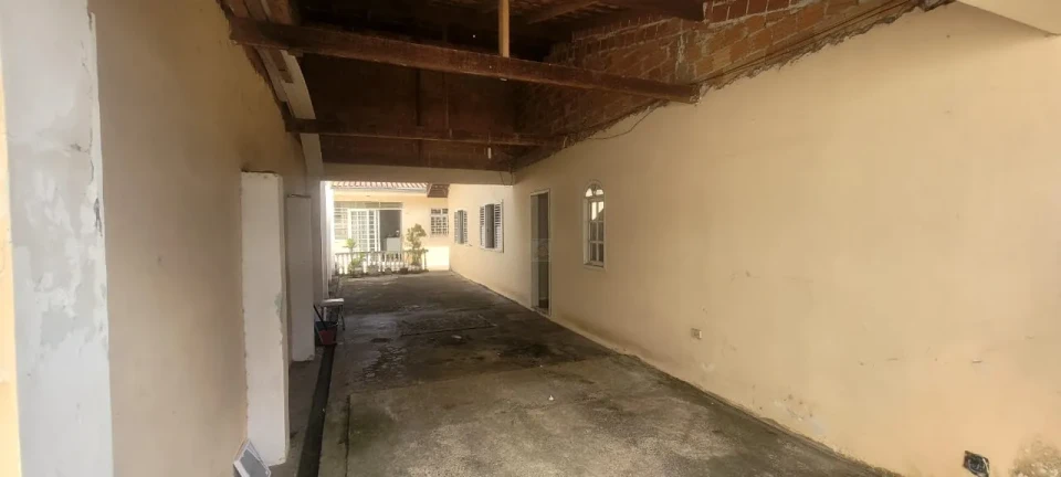 Imagens do imóveis Terreno com Duas Casas no Atuba