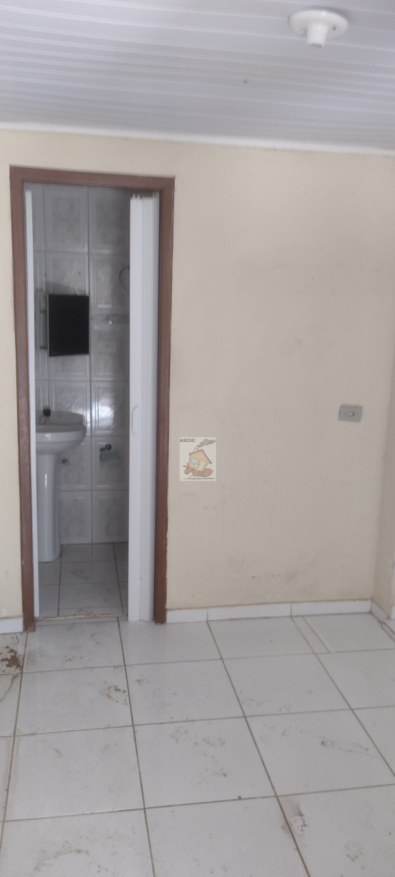 TERRENO COM DUAS CASAS