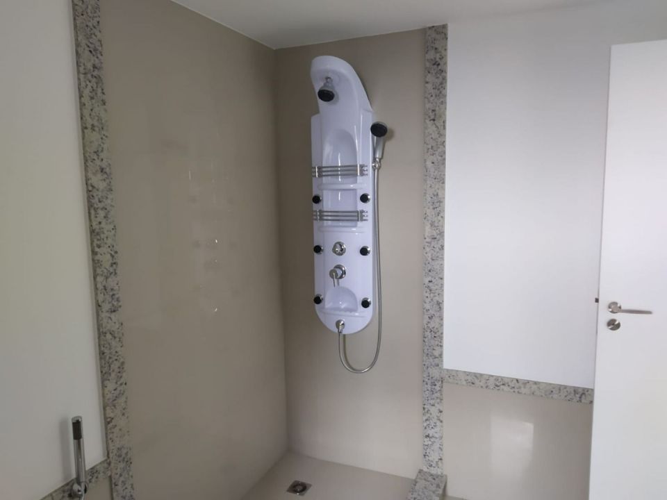 Cobertura  à venda em Curitiba no bairro Ecoville  / Jacuzzi no terraço