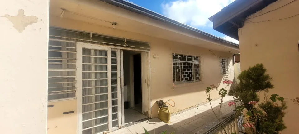 Imagens do imóveis Terreno com Duas Casas no Atuba