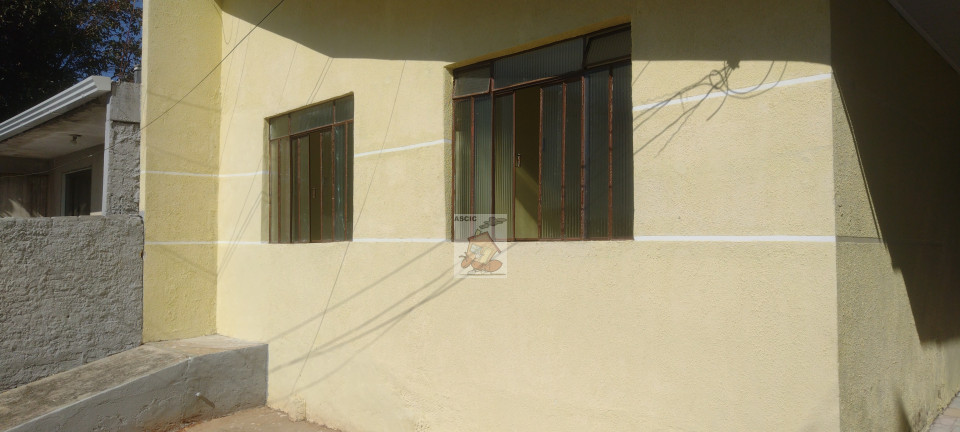 TERRENO COM DUAS CASAS