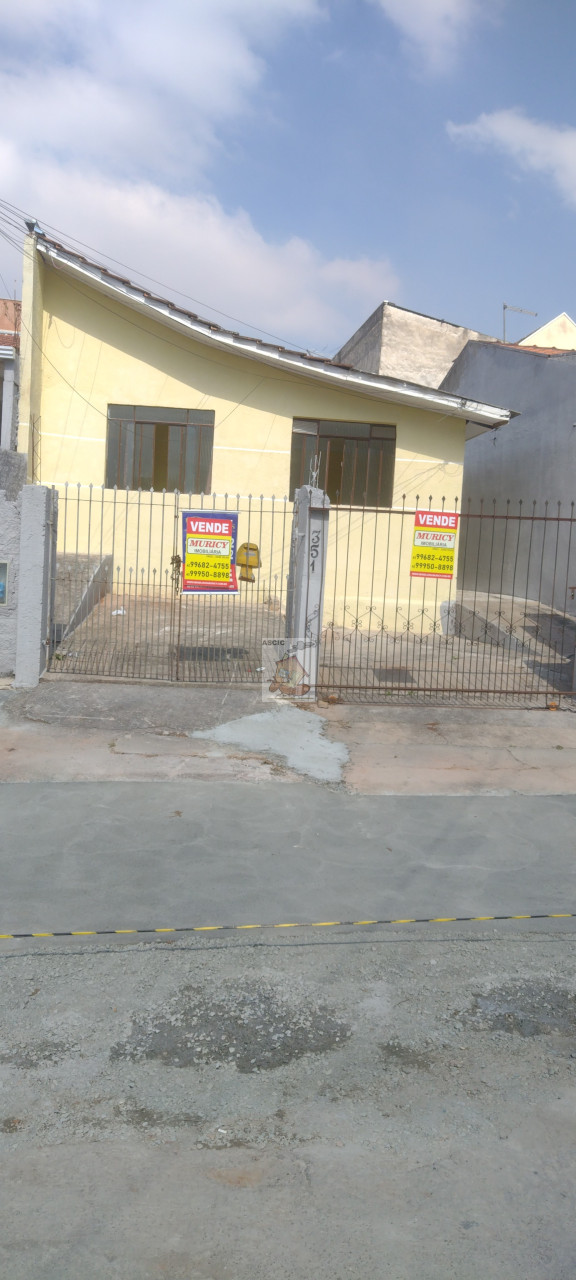 TERRENO COM DUAS CASAS