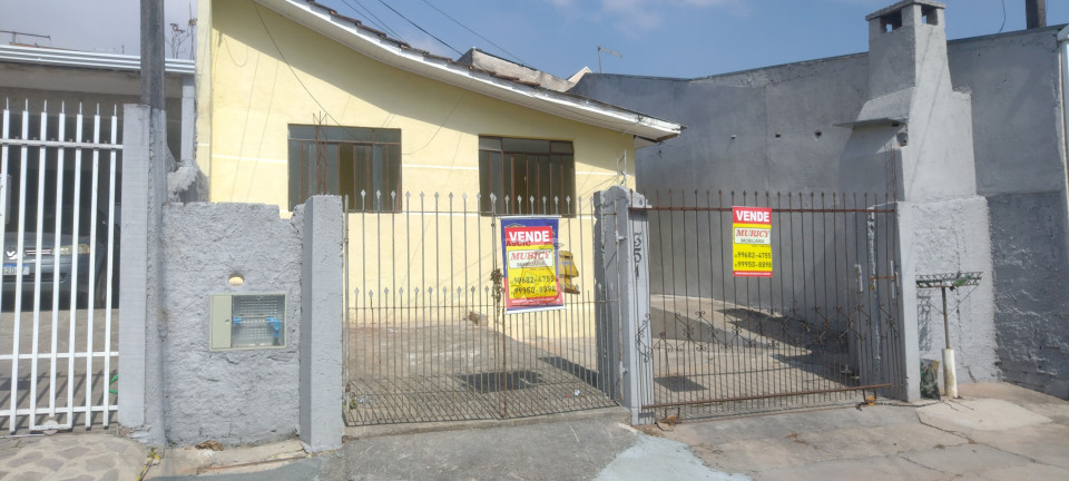 TERRENO COM DUAS CASAS