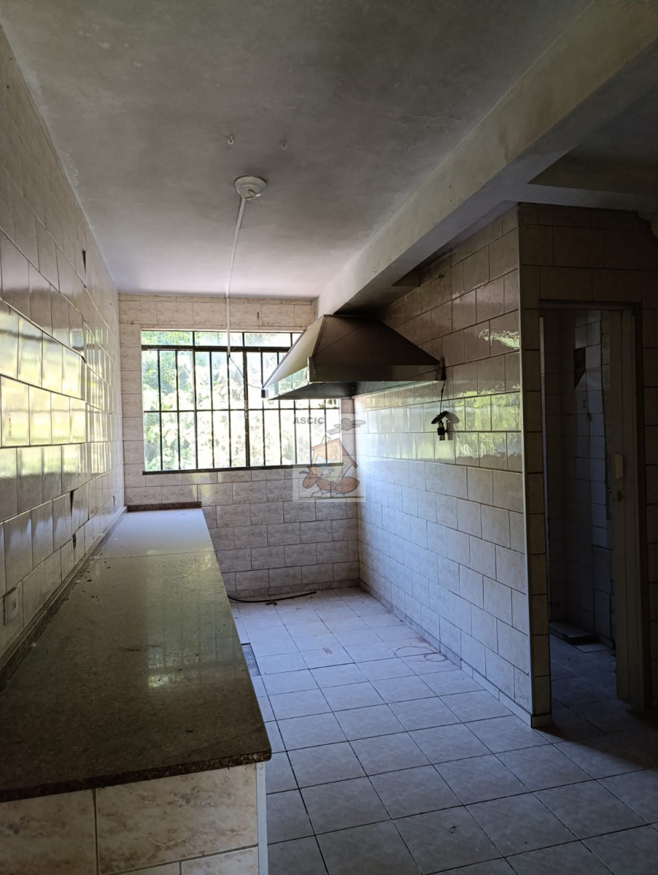 VENDA LOJA COMERCIAL NO BAIRRO MERCÊS- CURITIBA.