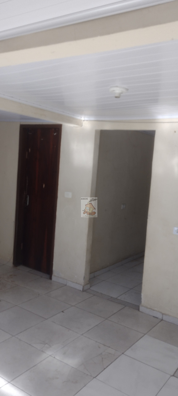 TERRENO COM DUAS CASAS