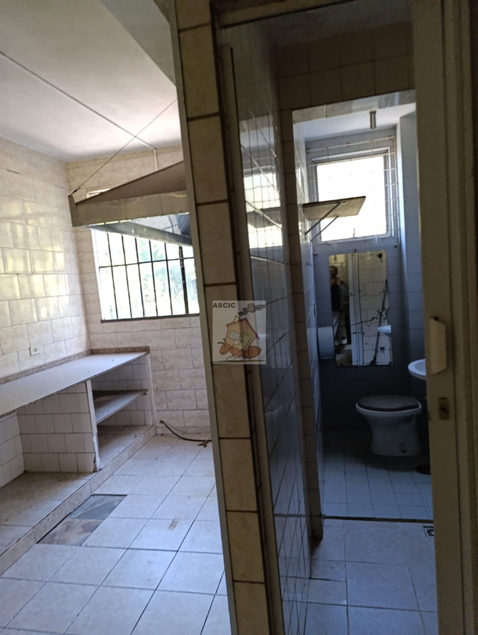VENDA LOJA COMERCIAL NO BAIRRO MERCÊS- CURITIBA.