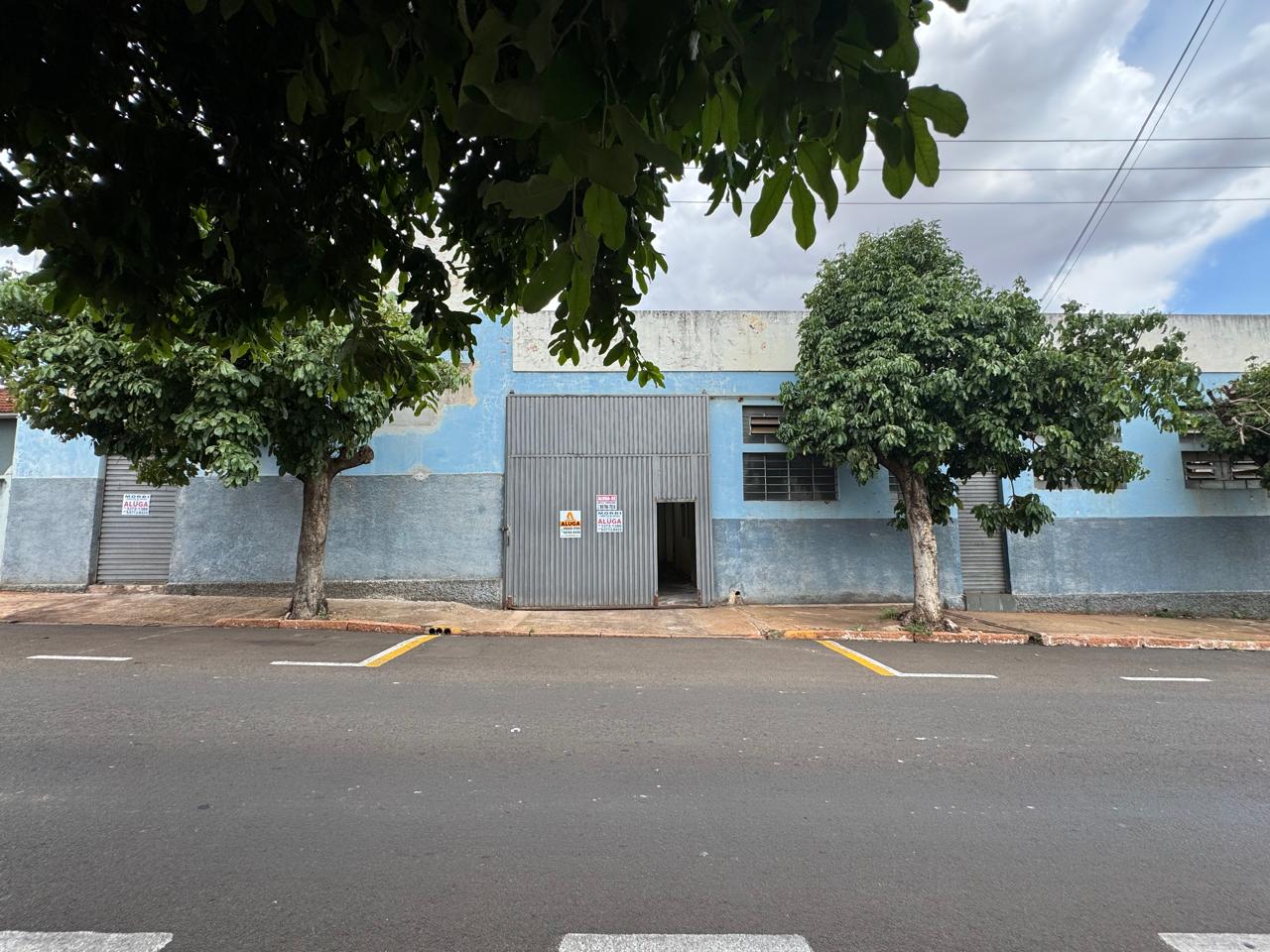 ALUGA BARRACÃO CENTRO