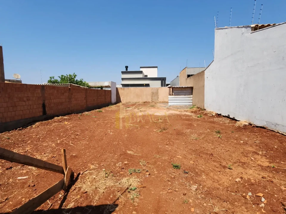Terreno à venda no bairro Aquarios