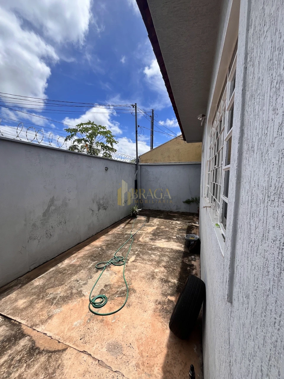 CASA À VENDA NO ANA MARIA DO COUTO