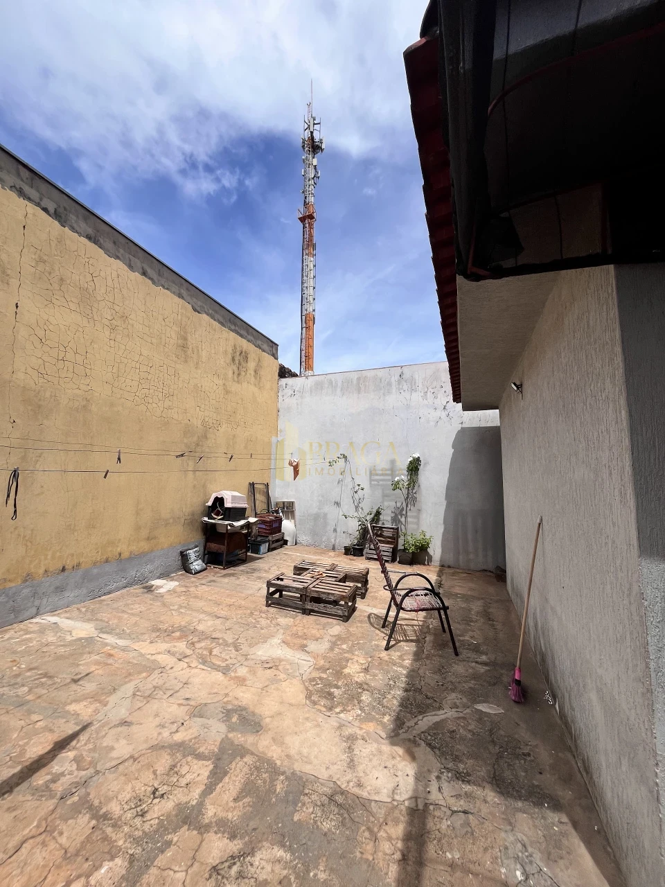 CASA À VENDA NO ANA MARIA DO COUTO