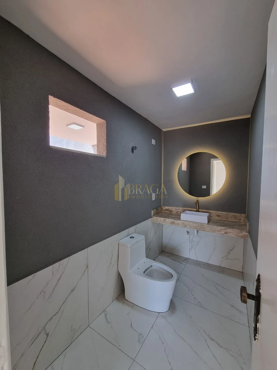 CASA À VENDA NO SANTO ANTONIO