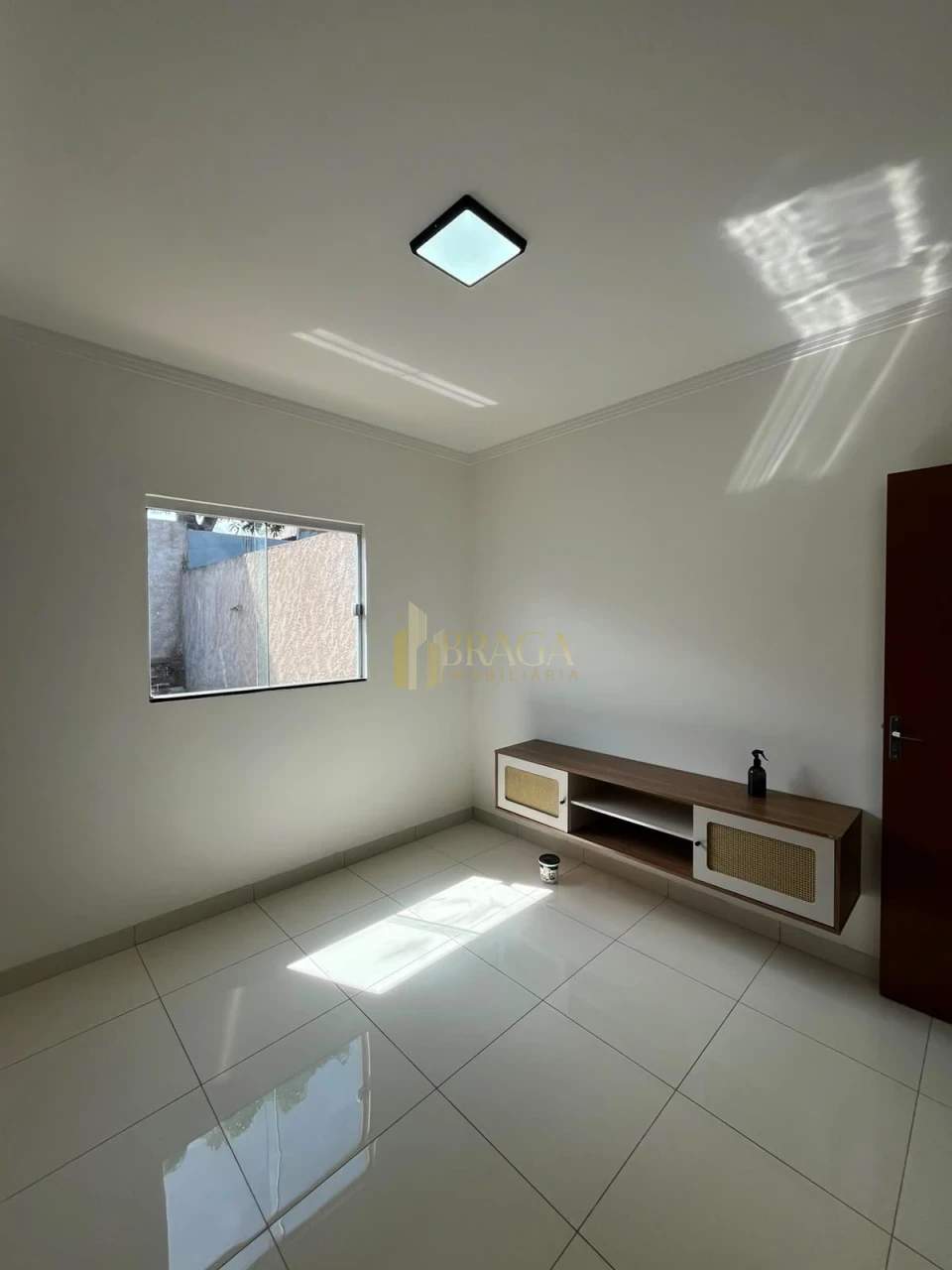 Imagens do imóveis CASA À VENDA NO JARDIM PANAMÁ - ENTRADA REDUZIDA