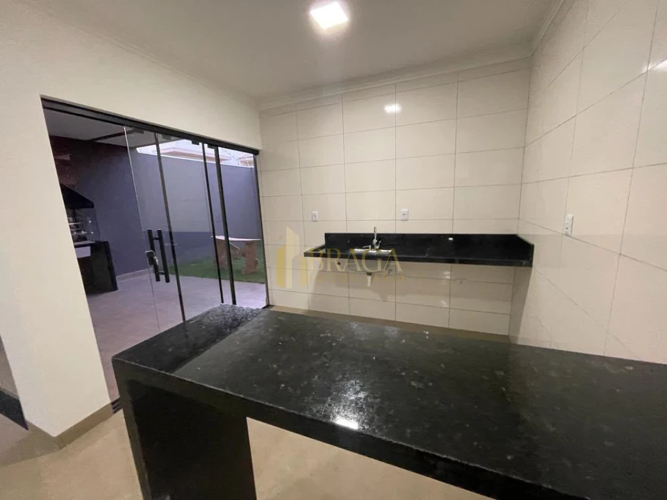 Imagens do imóveis CASA À VENDA NO BAIRRO VILA PLANALTO - COM ÁREA GOURMET