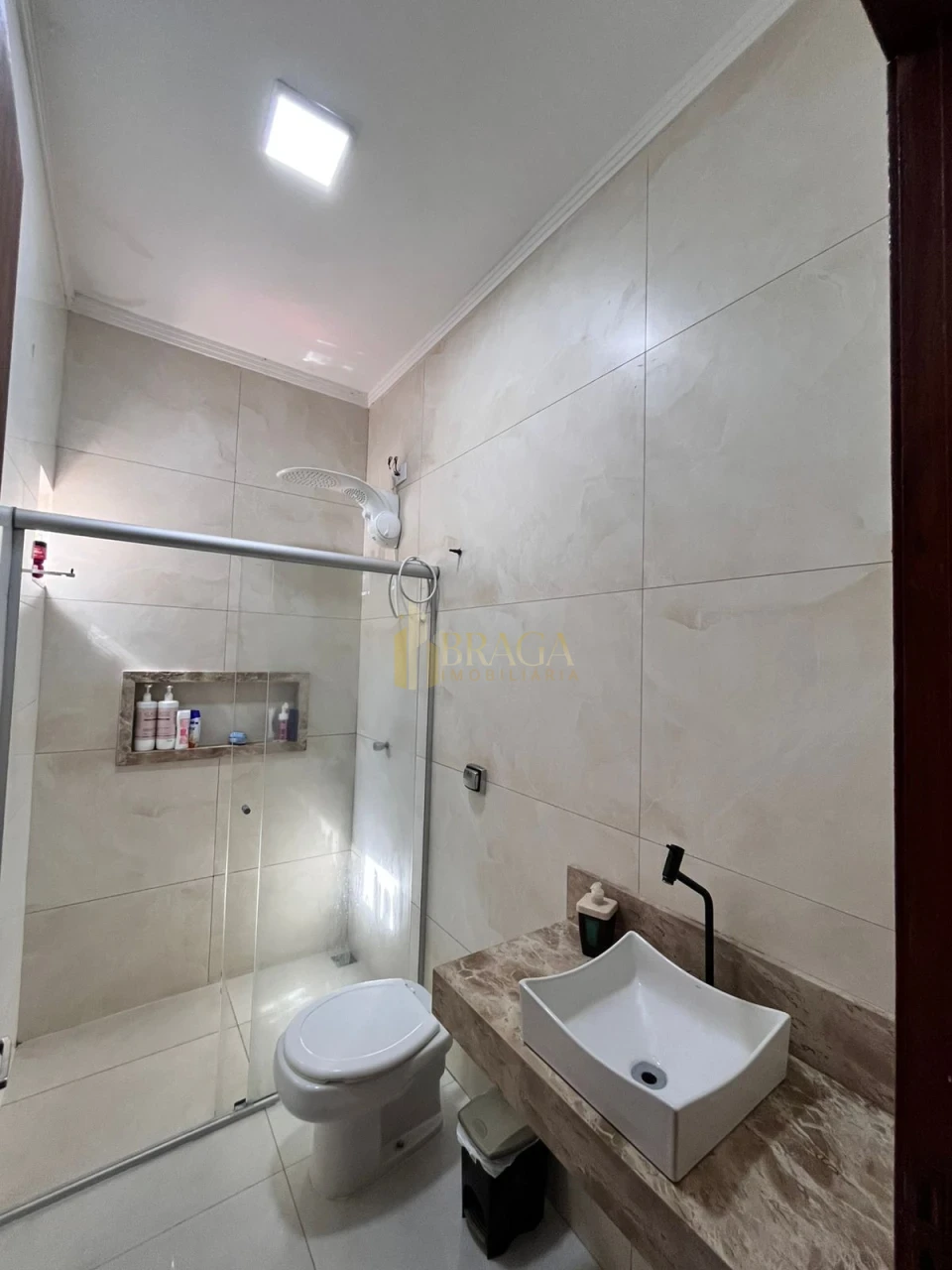 Imagens do imóveis CASA À VENDA NO FIGUEIRAS DO PARQUE