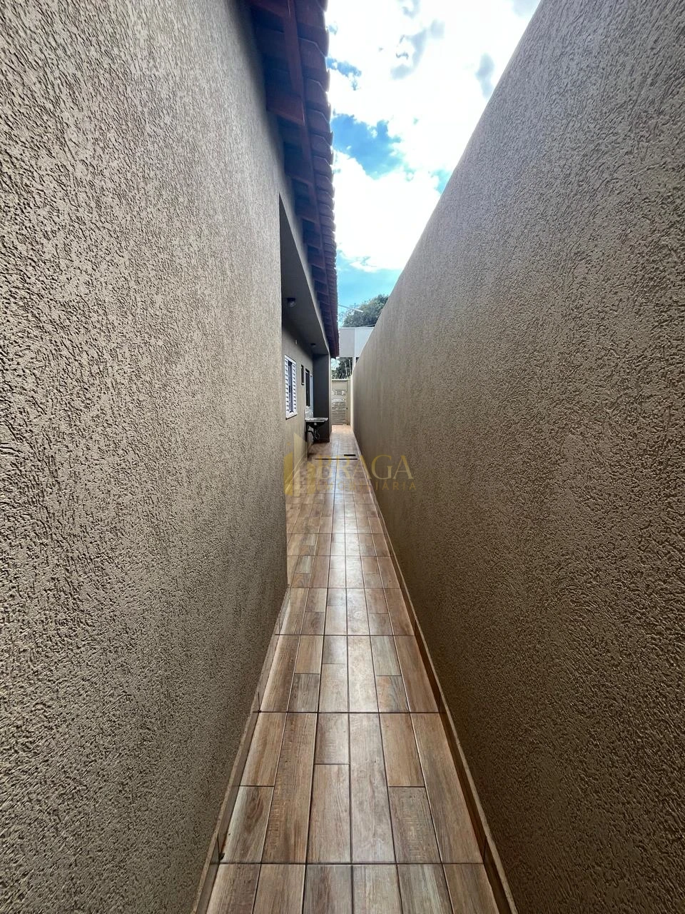 Imagens do imóveis CASA À VENDA - PRÓXIMO AO BIFÃO DO COOPHASUL