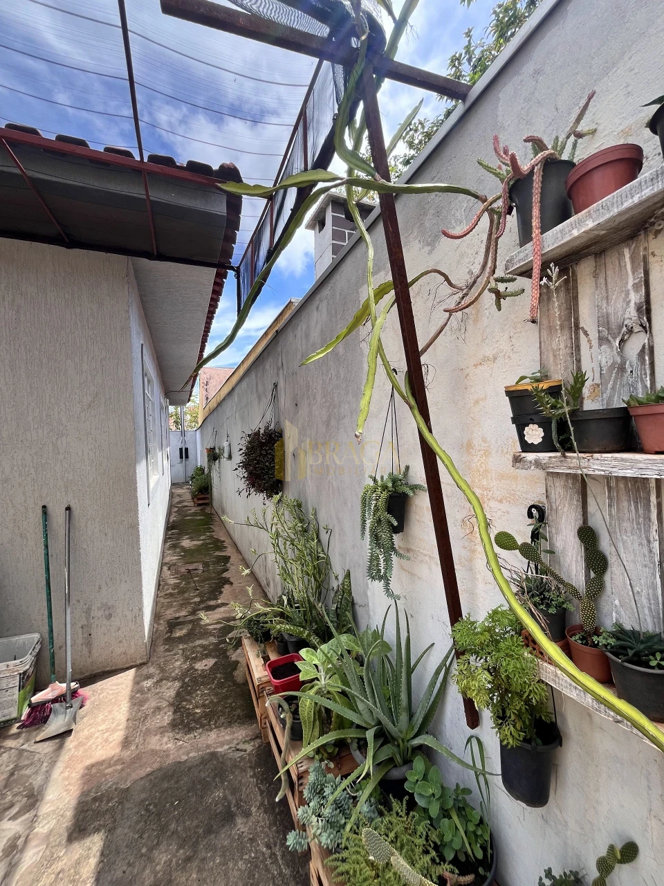 CASA À VENDA NO ANA MARIA DO COUTO