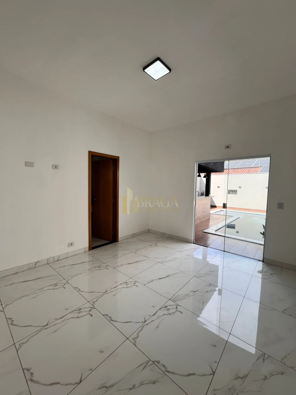 CASA À VENDA NO SANTO ANTONIO