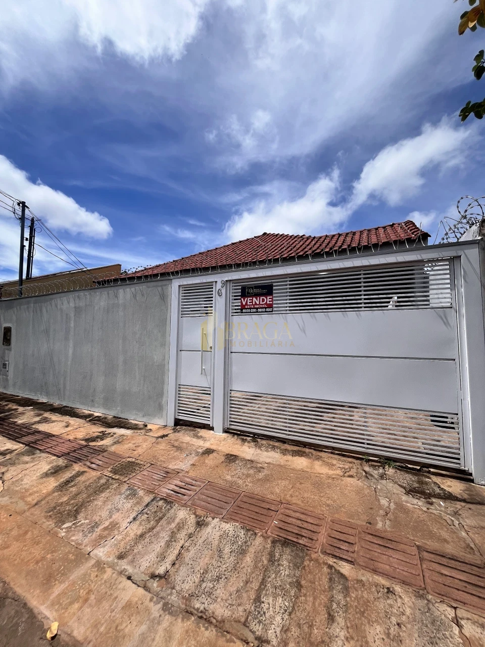 CASA À VENDA NO ANA MARIA DO COUTO