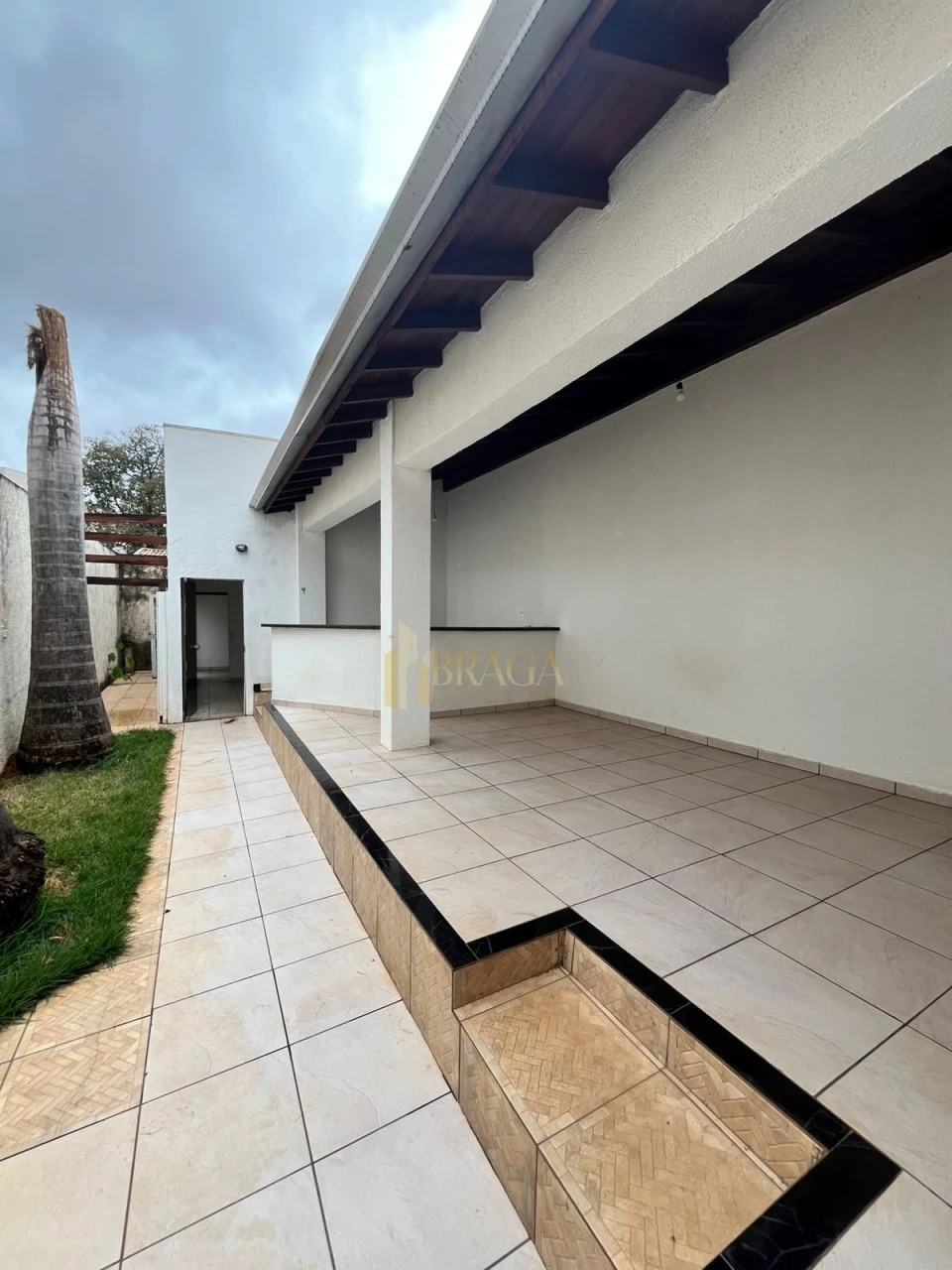 Sobrado á venda no bairro Monte Castelo