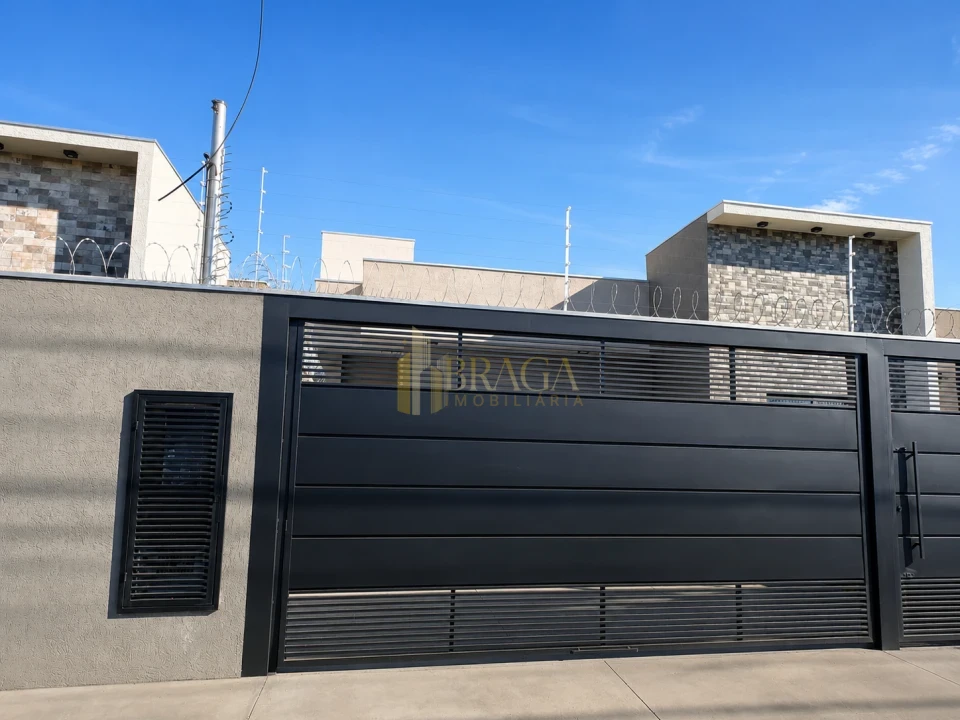 Imagens do imóveis CASA À VENDA NA VILA BANDEIRANTES