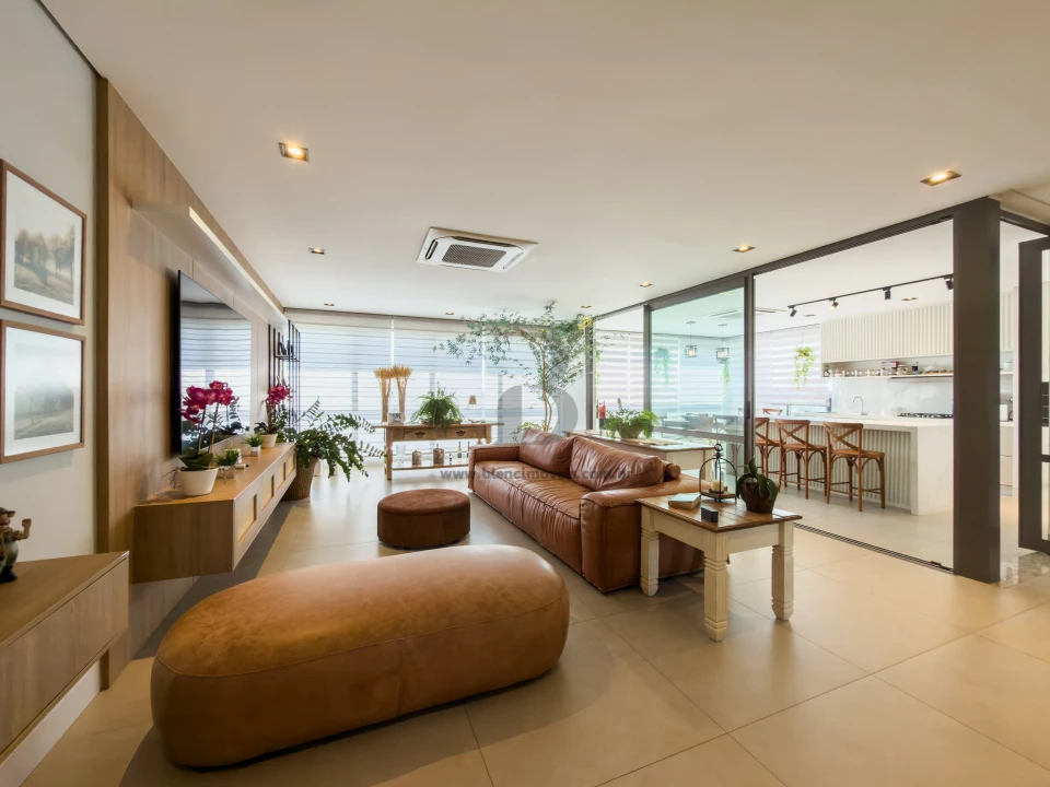 LAKESIDE RESIDENCE