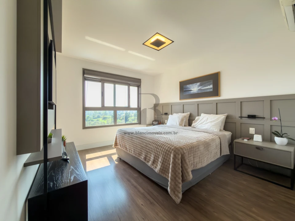 LAKESIDE RESIDENCE