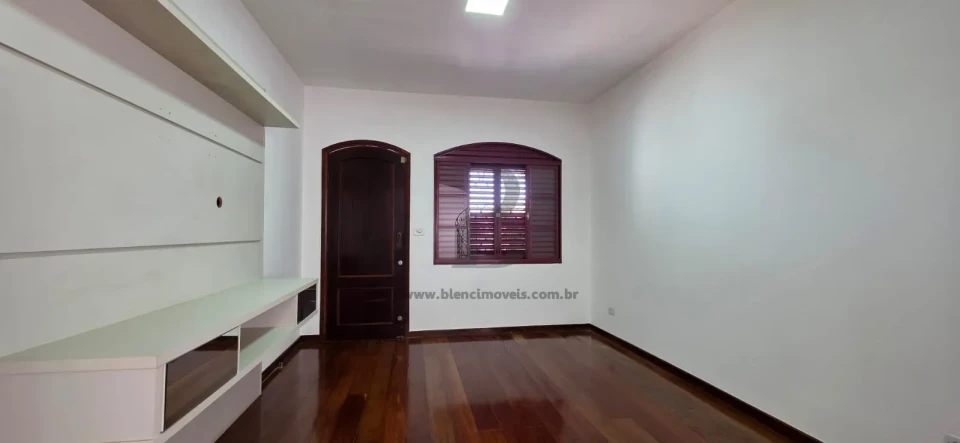 Imagens do imóveis Casa de rua à Venda em Excelente Região de Cambé