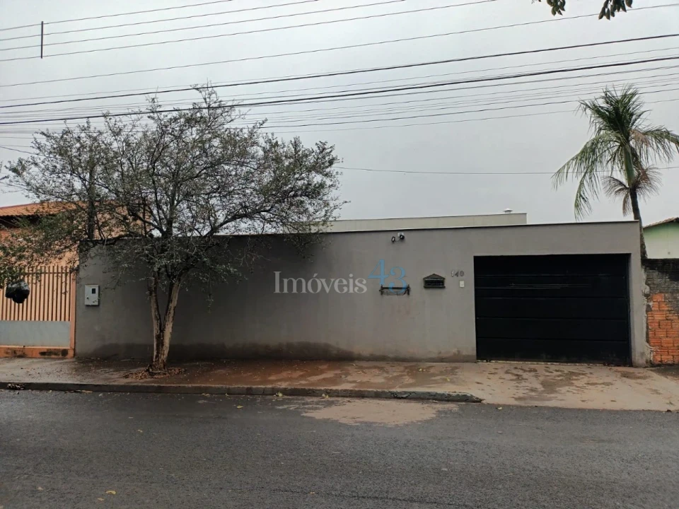 CASA A VENDA COM PISCINA - JD. SÃO PAULO