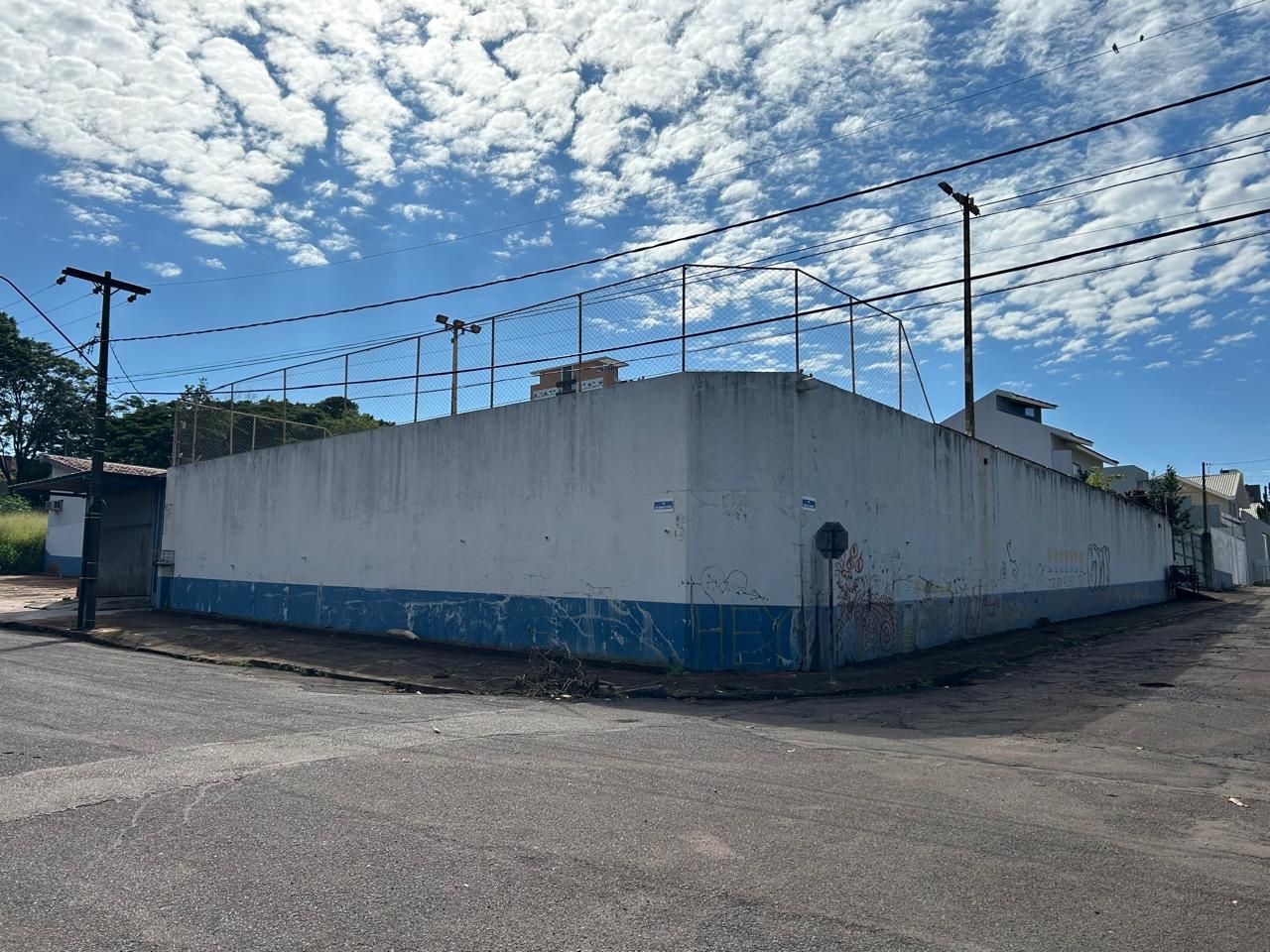 EXCELENTE TERRENO EM BAIRRO NOBRE DE CASCAVEL-COUNTRY COM 1600 M2