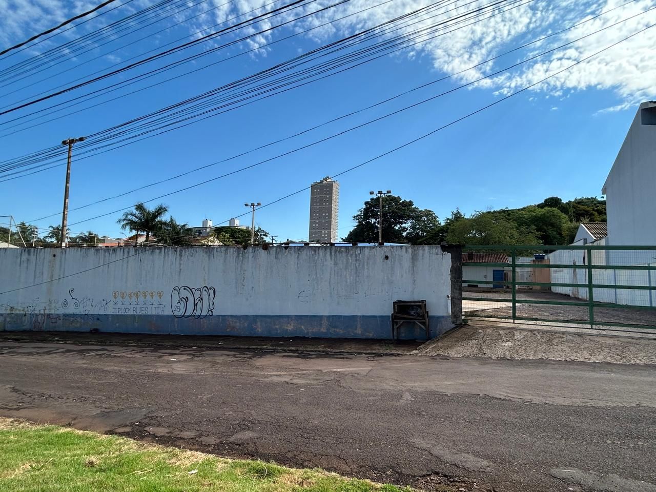 EXCELENTE TERRENO EM BAIRRO NOBRE DE CASCAVEL-COUNTRY COM 1600 M2