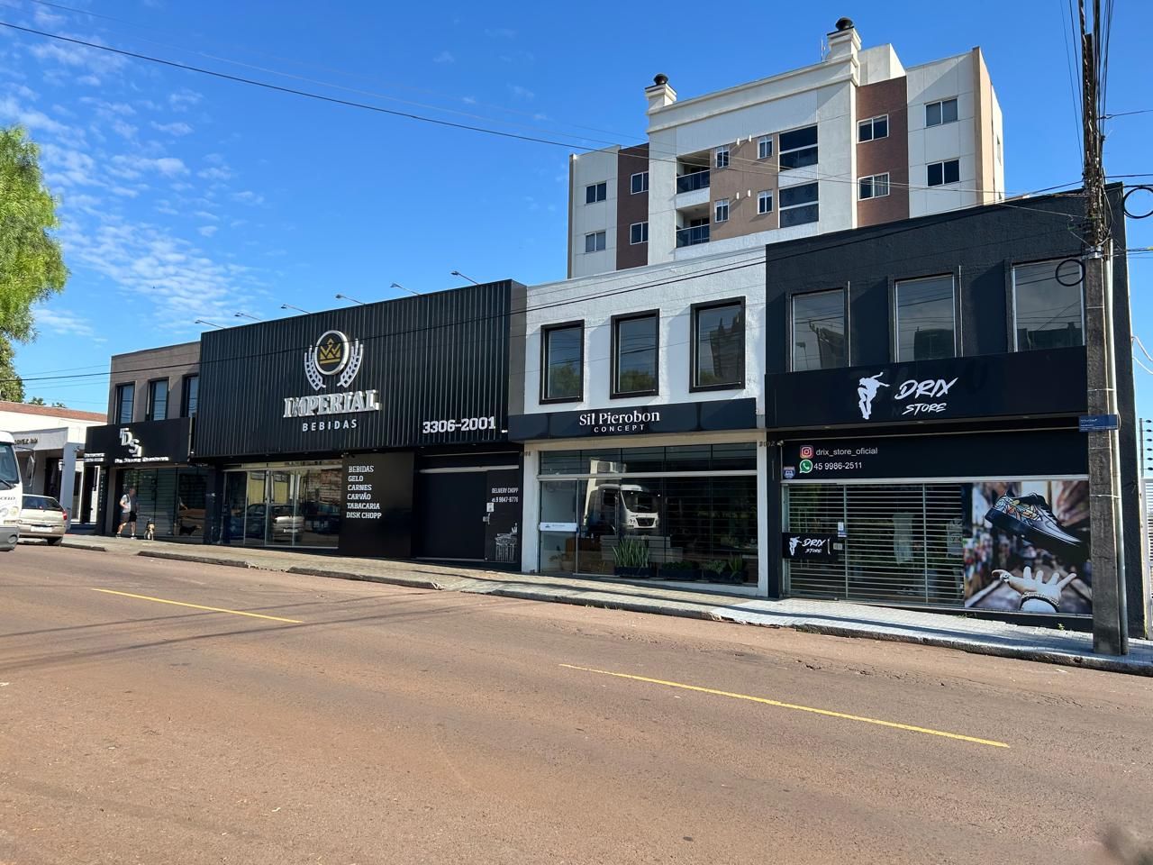 Imagens do imóveis Salas Comerciais em Região Valorizada e de Alto Fluxo – Cascavel, com mezanino e 112 m2.