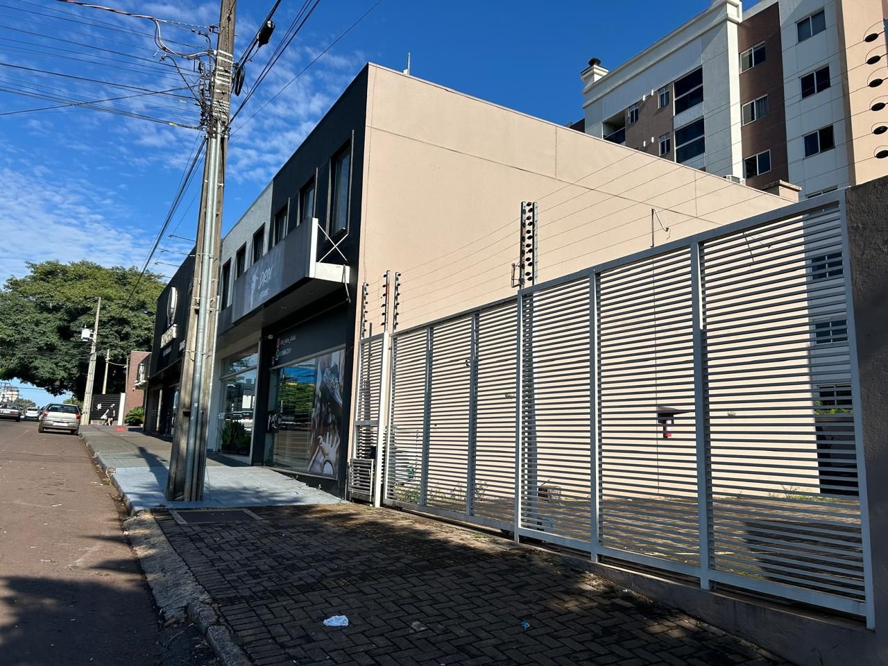 Imagens do imóveis Salas Comerciais em Região Valorizada e de Alto Fluxo – Cascavel, com mezanino e 112 m2.