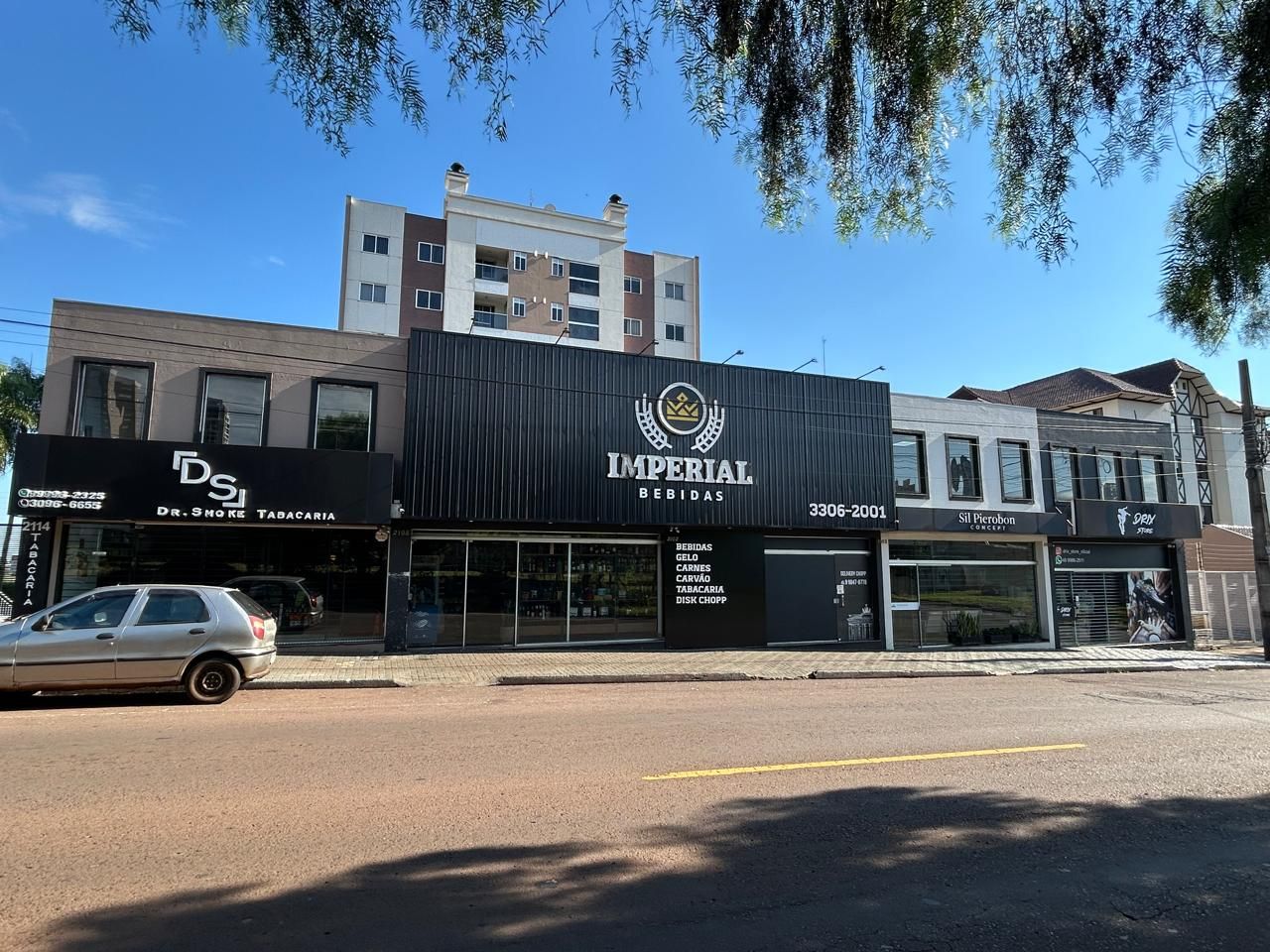 Imagens do imóveis Salas Comerciais em Região Valorizada e de Alto Fluxo – Cascavel, com mezanino e 112 m2.