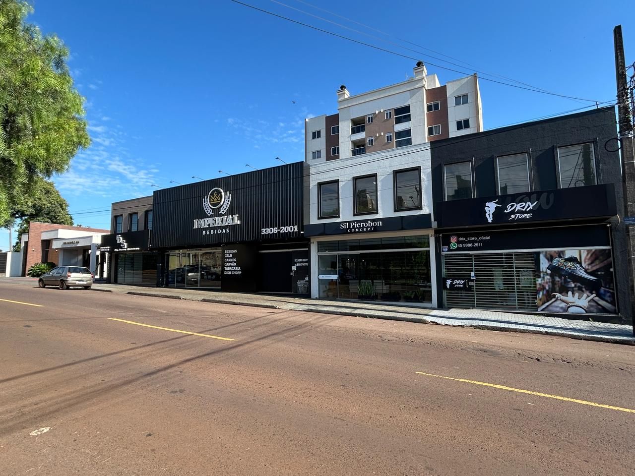 Imagens do imóveis Salas Comerciais em Região Valorizada e de Alto Fluxo – Cascavel, com mezanino e 112 m2.