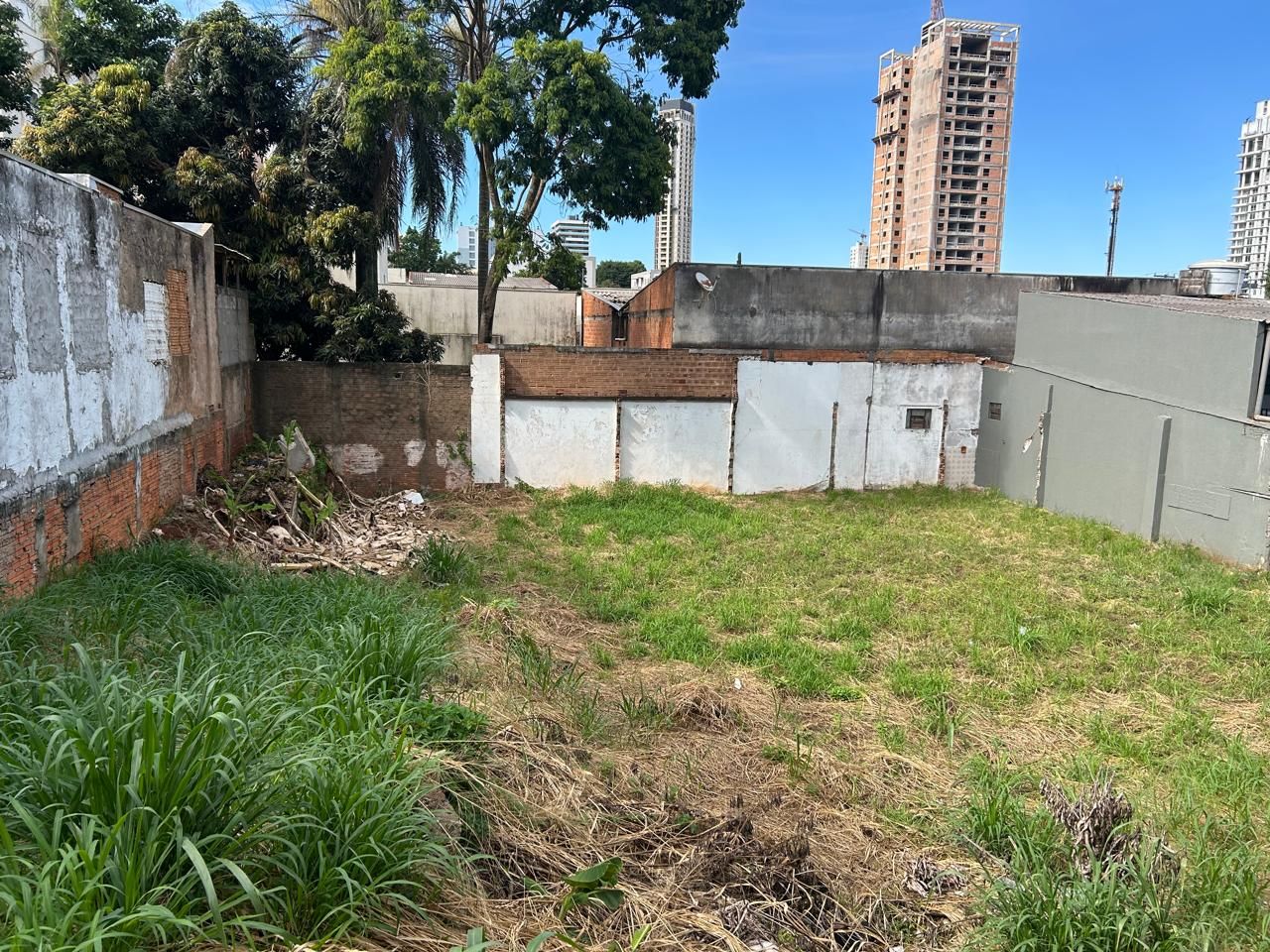 Imagens do imóveis EXCELENTE TERRENO COMERCIAL, NO CORACÃO DE CASCAVEL COM 500 M2, R$ 1.800.000,00
