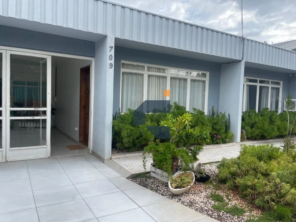 Casa com 4 dormitórios à venda, 230 m² por R$ 1.800.000 - Neva - Cascavel/PR