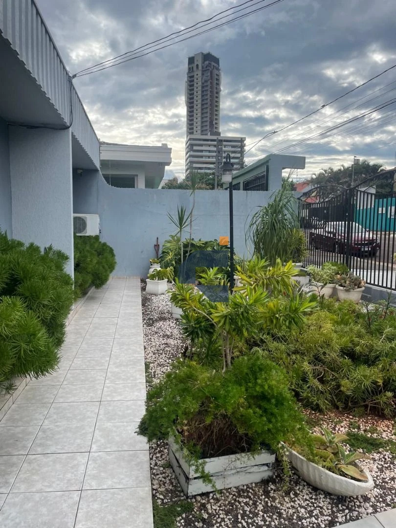 Casa com 4 dormitórios à venda, 230 m² por R$ 1.800.000 - Neva - Cascavel/PR