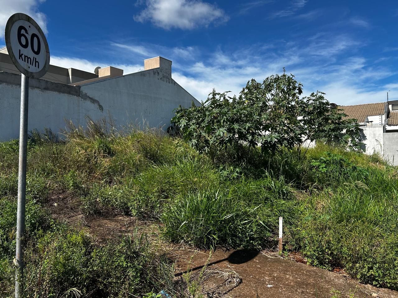 Imagens do imóveis EXCELENTE TERRENO COM 240 M2, EM REGIÃO QUE MAIS CRESCE EM CASCAVEL, APROVEITE!