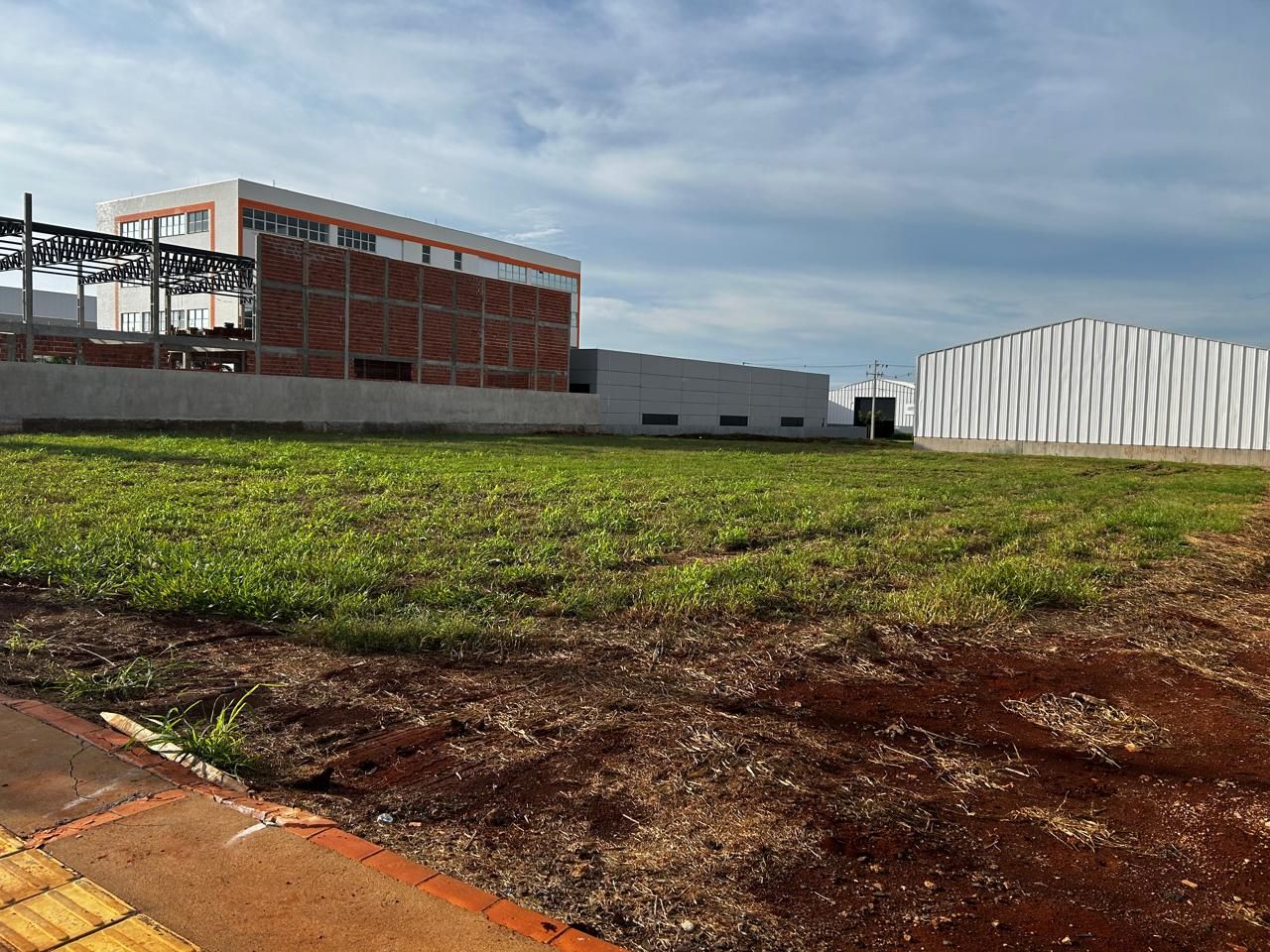 Imagens do imóveis Terreno Comercial no Biopark: 1.000 m² em Localização Premium para Impulsionar Seu Negócio