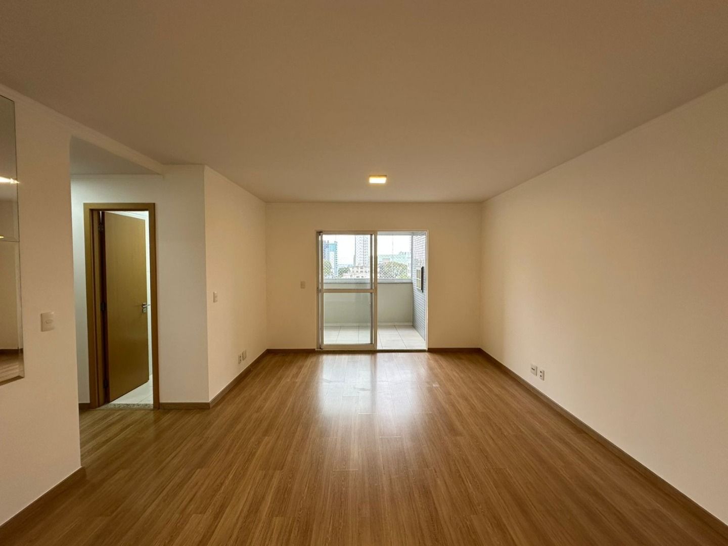 Apartamento com 3 dormitórios à venda, 104 m² por R$ 800.000 - Centro - Cascavel/PR