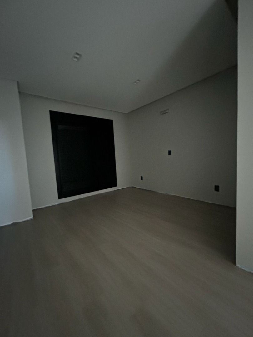 Sofisticação, Elegância e Exclusividade em um Magnífico Sobrado de Alto Padrão em Condomínio Fechado